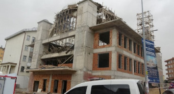 Son Dakika: Lodos Sonucu Yıkılan Camii İskelesinde 8 Kişi Yaralandı!