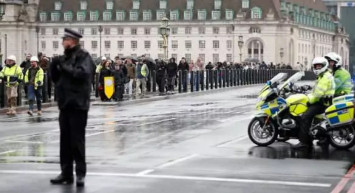 Son Dakika: Londra'da Alarm! Şüpheli Cisim Yüzünden Köprüler Kapatıldı