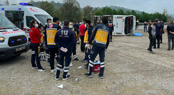 Son Dakika:  MHP Toplantısına Giden Yolcu Otobüsü Devrildi!