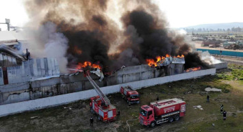 Son dakika: Osmaniye'de büyük yangın! Geri dönüşüm fabrikası alev aldı: Çevre illerden çok sayıda itfaiye sevk edildi!