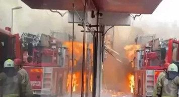 Son dakika! Sarıyer'de korkutan yangın: Alevler itfaiye aracına bile sıçradı