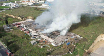 Son Dakika! Tuzla'da Fabrika Yangını: İtfaiye Ekipleri Müdahale Ediyor