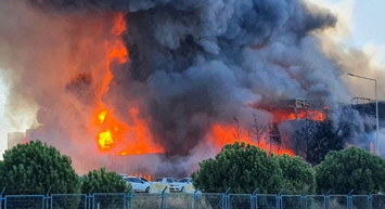 Son Dakika: Tuzla'da korkutan fabrika yangını!