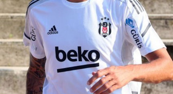 Son olarak Beşiktaş formasını terleten Mehmet Topal, futbol kariyerini noktaladı!