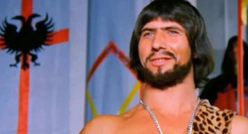 Sönmez Yıkılmaz kimdir, neden öldü? Yeşilçam’dan bir yıldız daha kaydı! Yeşilçam’ın usta isimlerinden Sönmez Yıkılmaz hayatını kaybetti