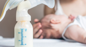 Sosyal Medyada Olay Oldu: Yeni Doğum Yapan Kadının Göğsünden Pembe Süt Geldi