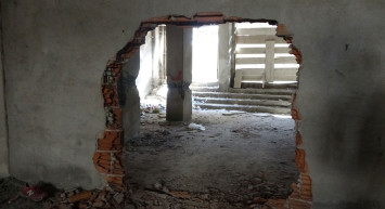 Sultangazi’de 150 Kişinin Yaşadığı Binanın Kolanlarını Keserken Yakalandılar!