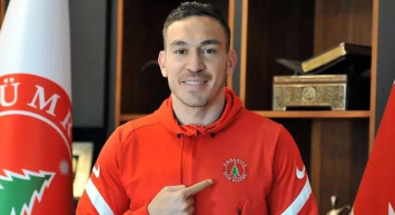 Süper Lig'e yükselen Ümraniyespor'da Mevlüt Erdinç ile yollar ayrıldı! Yıldız ismin yeni adresi merak konusu oldu