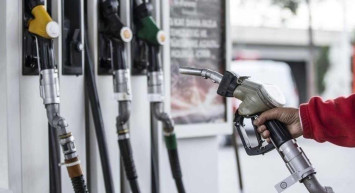 Sürücülerin korktuğu haber geldi! Akaryakıta dudak uçuklatan zam gece yarısı geldi! Güncel akaryakıt fiyatları