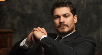 Süslü Korkuluk Dizisiyle Ekranlara Gelecek Olan Çağatay Ulusoy’un Partneri Belli Oldu!
