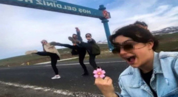 Tabela önünde fotoğraf çekinen öğretmenler kim ne ceza aldılar?