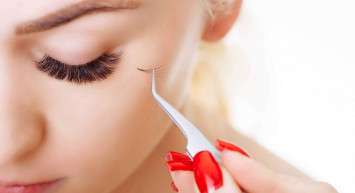 Takma kirpik temizliği hiç bu kadar kolay olmamıştı! 4 adımda zahmetsiz takma kirpik çıkarma yöntemi