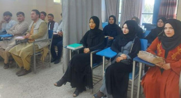 Taliban Kadın ve Erkek Öğrenciler Arasına Perde Çekti