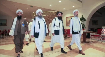 Taliban’dan Kadın Yazarlara Yasak: 140 Kitap Müfredattan Çıkarıldı