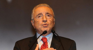 Taraftarlar çok merak ediyordu. Ünal Aysal, Galatasaray'a başkan adaylığı hakkında açıklama yaptı!