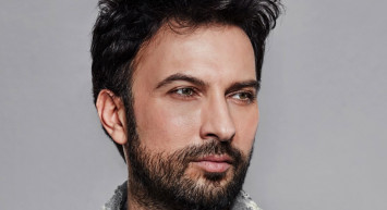 Tarkan’dan sitem dolu paylaşım: Depreme yardıma koşanlar ateşe veriliyor