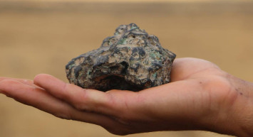 Tarlada gezerken servet buldu: 4 milyon liraya satışa çıkardı