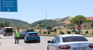 Tatil bitti göç tersine döndü: Trafik birçok bölgede felç oldu