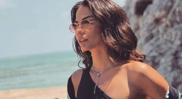 Tatil pozlarıyla şov yapan Demet Özdemir görenleri mest etti!