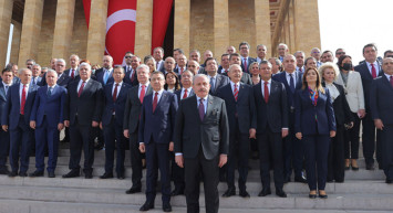 TBMM 102. yaşını kutluyor! Meclis Başkanı Mustafa Şentop ve devlet yetkilileri Anıtkabir'e ziyaret gerçekleştirdi