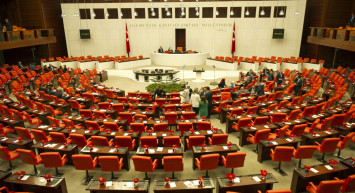 TBMM yeni haftaya başlıyor: Öğretmenlik Kanunu ve başıboş hayvan tasarısı görüşülecek