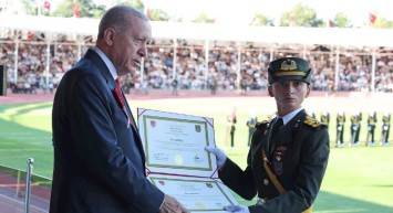 Teğmen Ebru Eroğlu'na 'ihraç talebi' tebliğ edildi