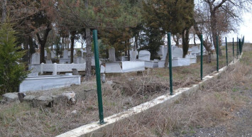 Tekirdağ'da bu da oldu: mezarlık demirlerini çaldılar!
