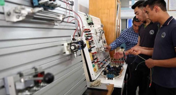 Teknik öğretmen nedir, kime denir? Nasıl Teknik öğretmen olunur? Teknik öğretmen maaşları