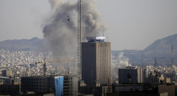 “Tel Aviv’de Korku Gecesi: İran Füzeleri İsrail’in Merkezini Vurdu”