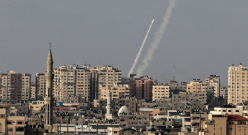 Tel Aviv’de patlama sesleri duyuldu: Hamas, kente iki roketle saldırdı