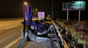 TEM Otoyolu’nda katliam gibi kaza: Otomobil TIR’a çarptı! 1 ölü, 2 yaralı