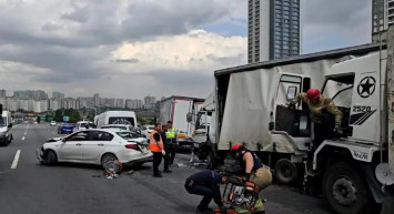 TEM Otoyolu'nda zincirleme kaza: 10 araç birbirine girdi!