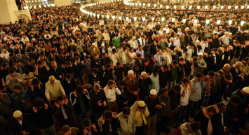 Teravih Namazı farz mı - vacip mi - sünnet mi? Teravih namazı faziletleri nelerdir?