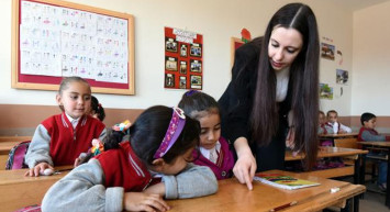 Terbiyesizce Paylaşım Yapan Öğretmene Milli Eğitim Müdürlüğü Soruşturma Açtı!