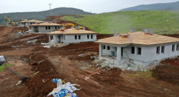 Teslimi bugün gerçekleştirilecek: Köy tipi afet evleri havadan görüntülendi