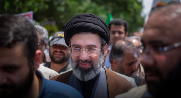 The Times: İran lideri Hamaney’in Kum’da bilinci kapalı şekilde tedavi gördüğü iddia edildi