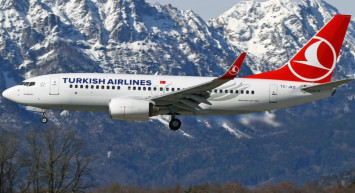 THY uçağında büyük panik: Kokpit camı çatladı