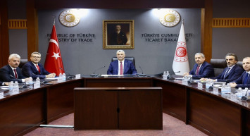 Ticaret Bakanı Bolat, Bakkallar Odası Başkanı ile buluştu: “Esnafımıza destek devam ediyor!"