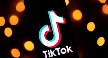 Tiktok Atatürk fotoğrafını çiğneyen dyjhf5po2467 hesabı kime ait? Yabancı uyruklu sığınmacıdan Atatürk'e ağır hakaret!
