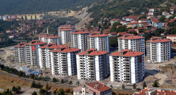 TOKİ depremde çizik bile almadı: Hemen yanındaki binalar ağır hasar aldı