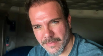 Tolga Karel'den annesine duygulandıran sözler