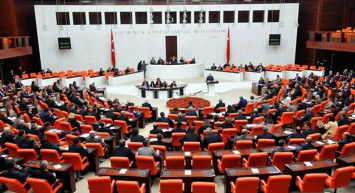 Torba yasada son dakika gelişmesi: Yurt dışı çıkış harcına yüzde 100 zam iptal edildi
