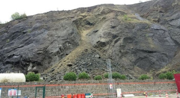 Trabzon'da heyelan anı saniye saniye kameralara yansıdı!