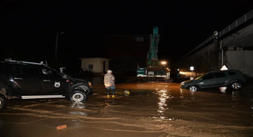 Trabzon'da Sağanak Yağış Hayatı Felç Etti: Yollar Kapandı, Hastane Su Bastı, 1 Kişi Kayıp