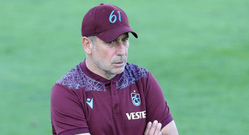 Trabzonspor stoper transferi yapacak mı? Abdullah Avcı Trabzonspor’un yeni sezon öncesinde stoper transferi yapmak için görüşmelerini sürdürdüğünü söyledi