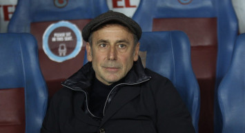 Trabzonspor Teknik Direktörü Abdullah Avcı, Djaniny ve Nwakaeme'nin geçtiğimiz sezon takımdan ayrılmak istediğini itiraf etti! Takımda kalmaları için kendisinin oyuncularını ikna ettiğini söyledi