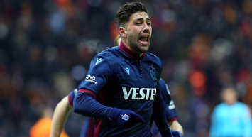 Trabzonsporlu Anastasios Bakasetas hakkında çıkan transfer haberlerinin hepsinin yalan olduğunu açıkladı