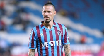 Trabzonsporlu Marek Hamsik Ülkesinde Gündem Oldu!