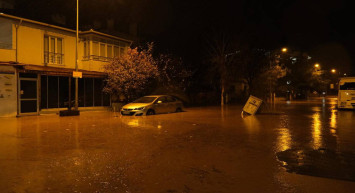 Trakya’da sağanak yağış: Cadde ve sokaklarda su birikintileri oluştu