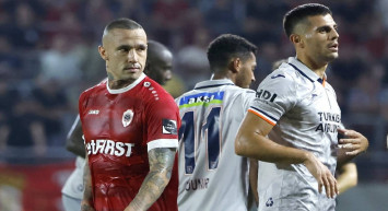 Tribünde Türk bayrağı yakmışlardı: UEFA’dan Antwerp’e ödül gibi ceza